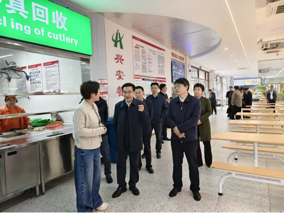 市委常委、组织部长张国庆来我校食堂督导检查食品安全工作