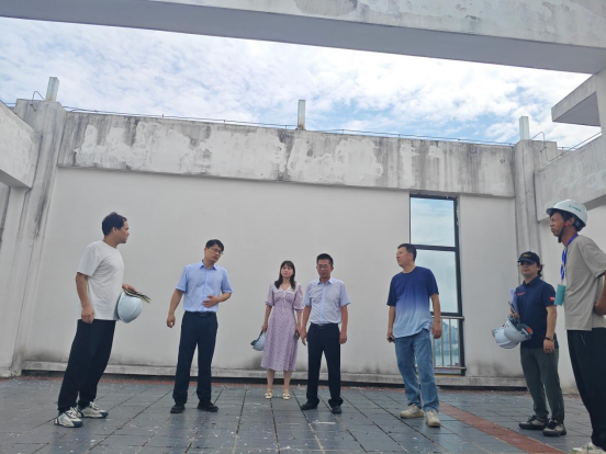 学校领导检查光伏项目安全生产工作
